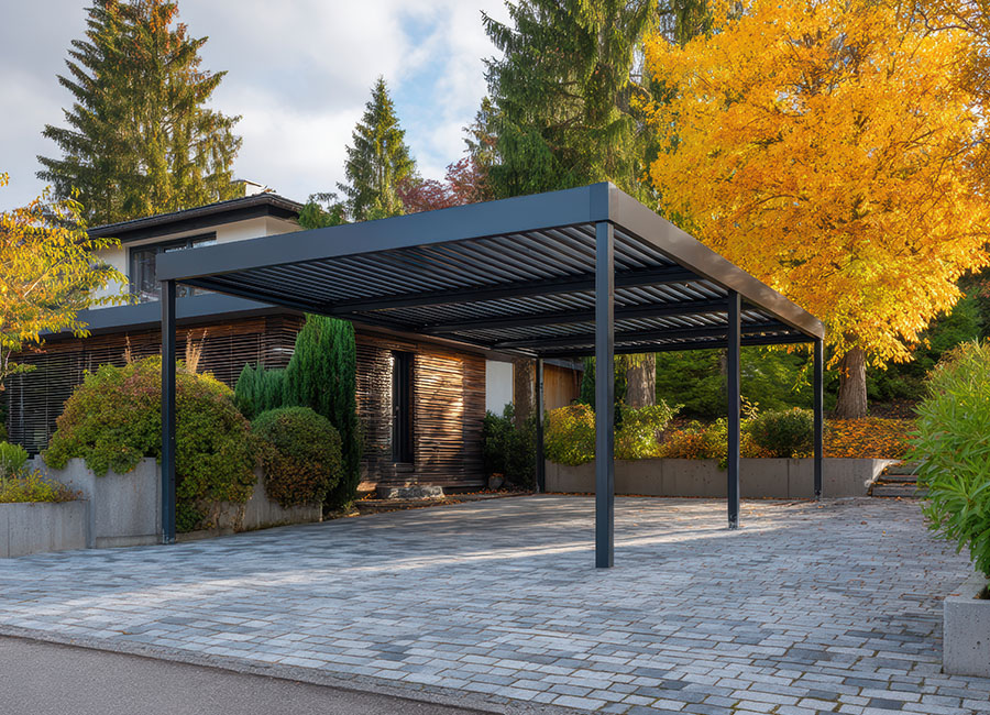 Carport à l'entrée d'une propriété rénovée à Orvault, proche de Nantes