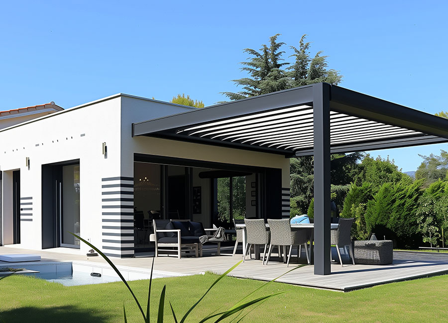 Pergola, terrasse, jardin : comment délimiter et sécuriser ses espaces extérieurs